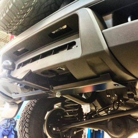 Фаркоп с защитой бампера F-DESIGN для Chevrolet Niv@ (не окрашенный) купить недорого с доставкой в Пятигорск